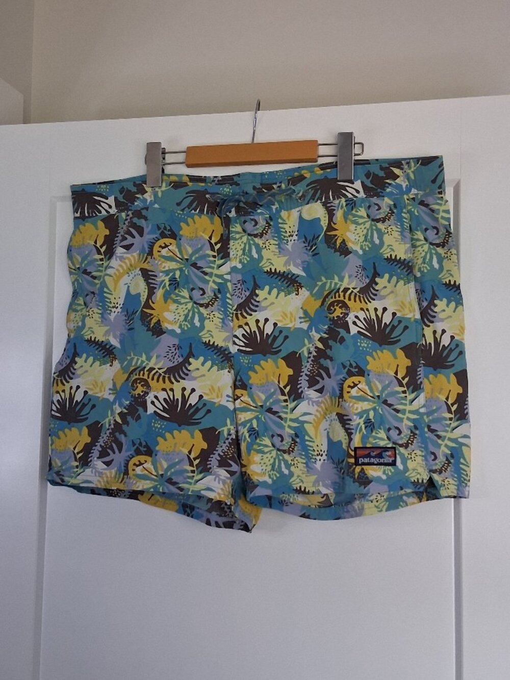 Patagonia Stretch Wavefarer Volley Shorts (Style 86511) XL,